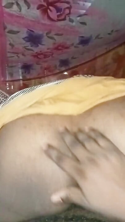 Yangzi Apni Chut Ankal Se Chuda Rahi