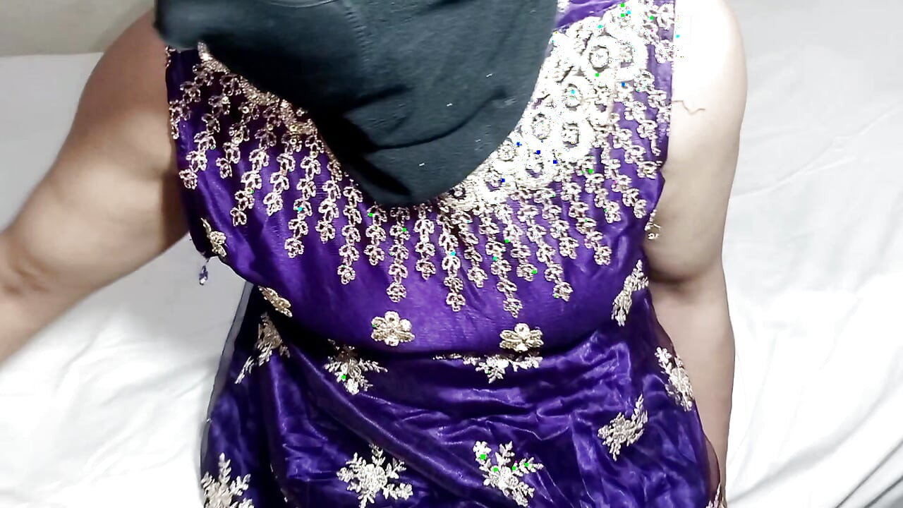 用清晰印地语对话的猛烈肛交，Simran 被 Rahul 的大鸡巴操进大屁股的火辣印度性爱