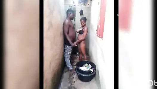 Wanita kulit hitam selingkuh
