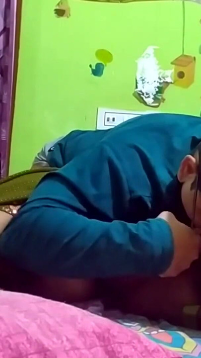 Mysore IT profesörü Vandana Saree ve Sütyen içinde Öğrenciyle Sıcak Viral Sikişme | Klip 1