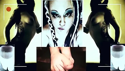 Adik tiri dientot habis-habisan sampai kencing dan bikin kamu bugil dan fingering lubang pantatmu sendirian