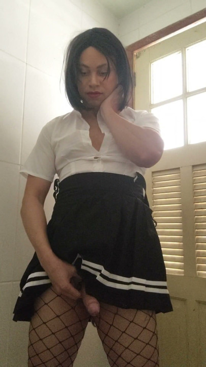 Cdzinha masturbating in a public toilet | Clip 1