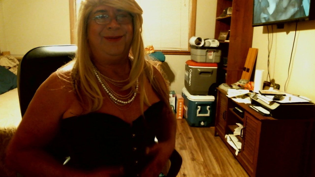 crossdresser fun 8-11-18