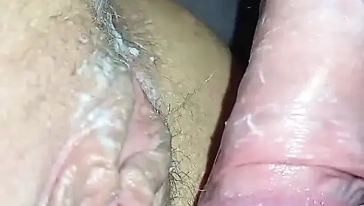 Köstlicher weißer Käse entsteht aus ihr