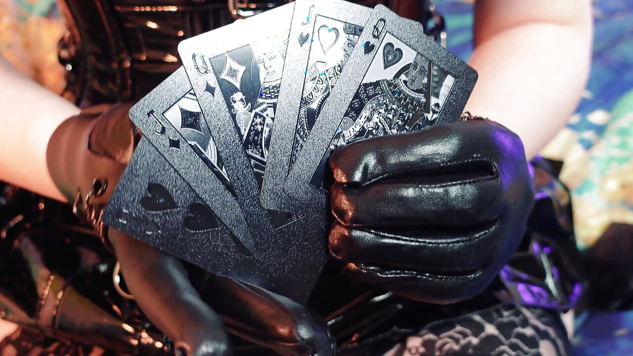Quantos dias você vai ficar em castidade? Jogo de cartas da dominatrix Arya Grander