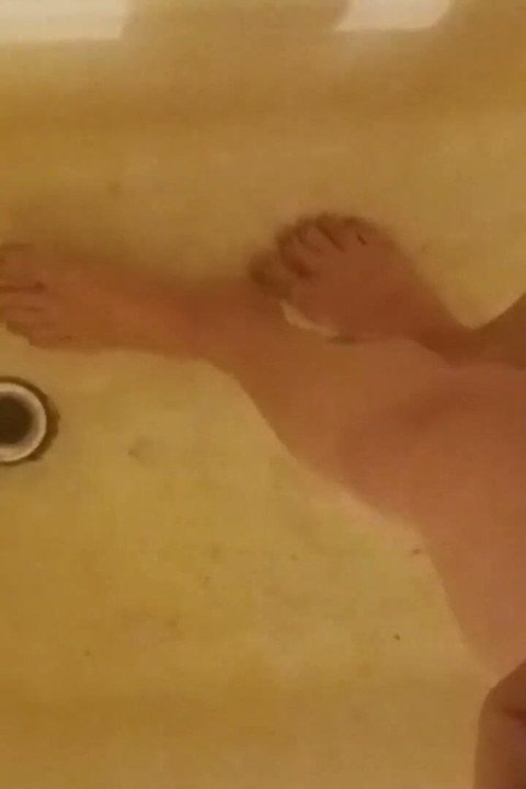 Pacing Naked and Barefoot Peeing on My Foots, in a Bathtub