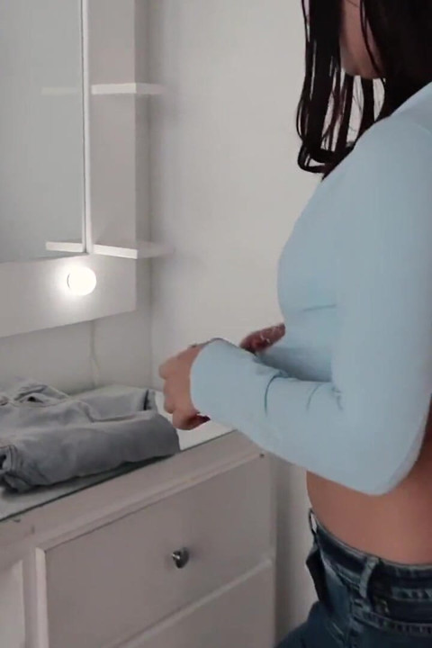 Eu molhei meu jeans com xixi quando experimento roupas