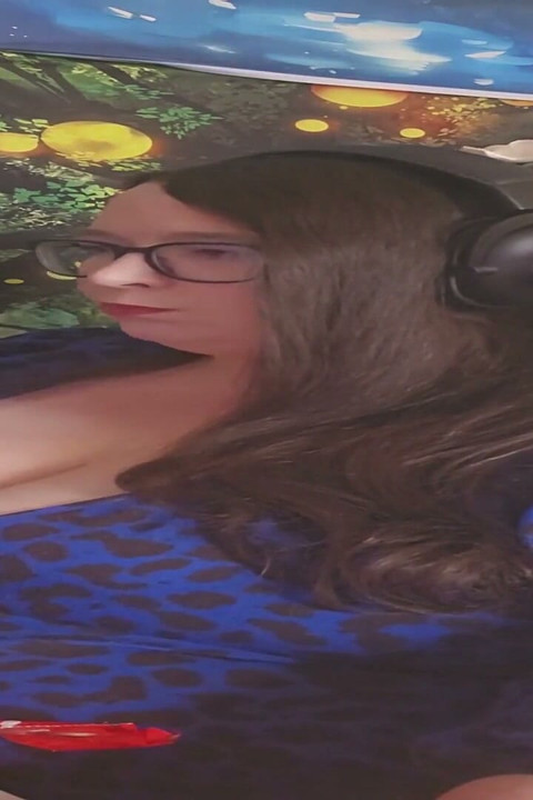 SSBBW Goddess Snacking Whilst Working