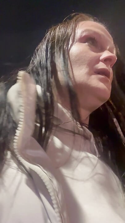 介護助手が休憩中に公衆トイレで射精する