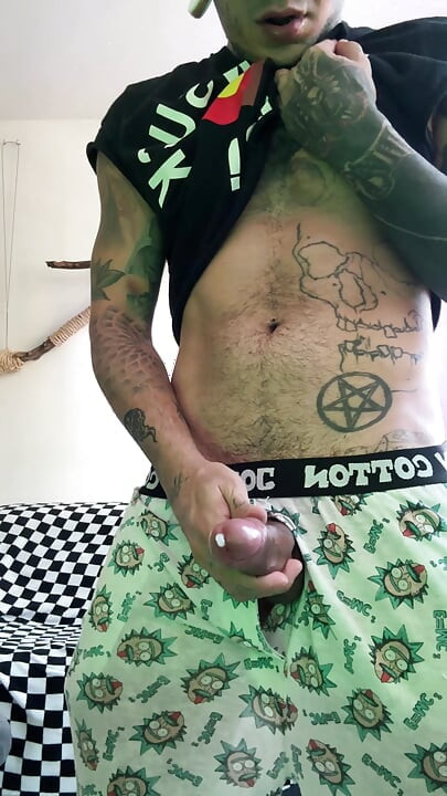 delicious straw at home alone