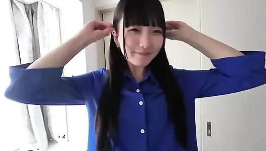 Pierced Tease. Lidahnya Menambahkan Twist yang Jahat