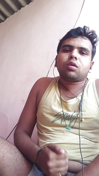 Indian boy name Ismaatdeva giving her fans to Silent jerk with funny handpee
