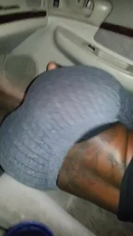 Ebony twerking in car 2