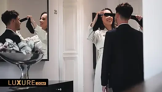 Сюрприз Anita Rover с завязанными глазами