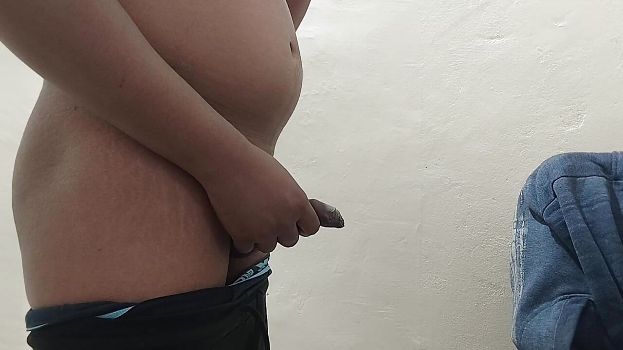 Membuka seluar dalam tiri saya untuk melihat apa yang dia ada