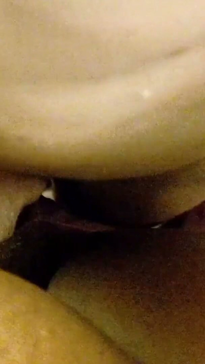 INTERRACIAL 240 lb kaali BBW sauteli maan baalon vaali choot ke saath 100 lb chhote gore sautele bete ko phakne deti hai. (koee aavaaz nahin | klip 1