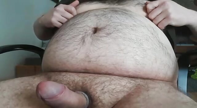 肉棒和蛋蛋被綁在一起