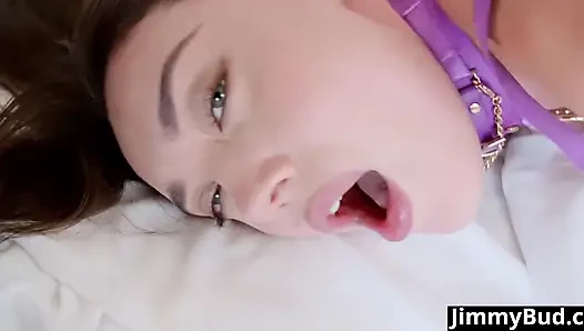 Tante seksi dengan memek sempit catherine knight lagi ngentot kontol besar cowok ini di kolam renang