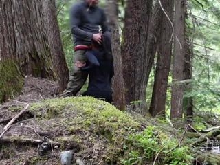 Teman wanita eboni curang berkongkek di dalam hutan