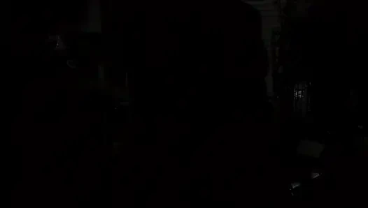 Baskın Millie Morgan Charlie Fordes'un güzel yüzüne sert fışkırtıyor
