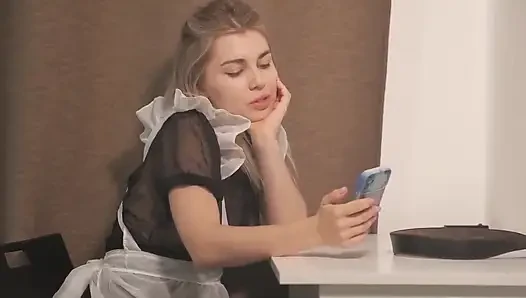 Отчим наказывает падчерицу
