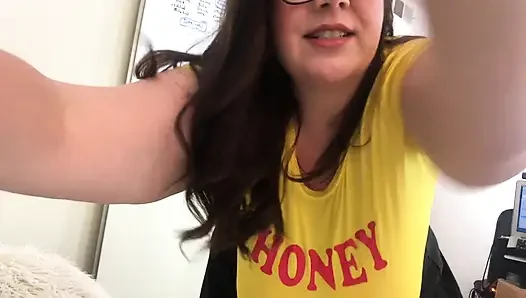 Busty BBW edges you in a tight top