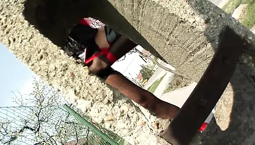 Pelacur rambut pirang ini pengen jadi cewek dominan