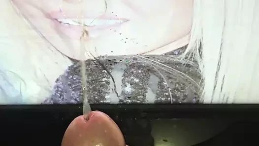 carmen electra 4 pissing