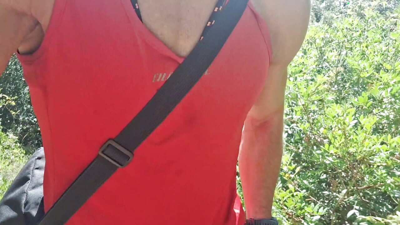 危險的自然漫步 混蛋 - 超級饑渴，在外面撫摸我的雞巴