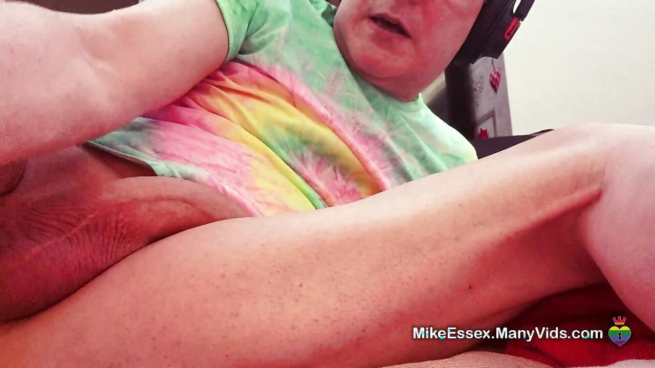 Big dick DILF Mike strokes his cock and rides a big anal dildo