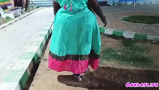 Genç oğlan oyun alanında egzersiz yapan tamil evli kadınla seks yapmaya çalışıyor