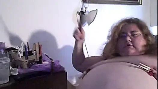 Kıyafet lobutlarını kullanarak göğüslerimi bağladığımı 20 dakikalık kamera şovu