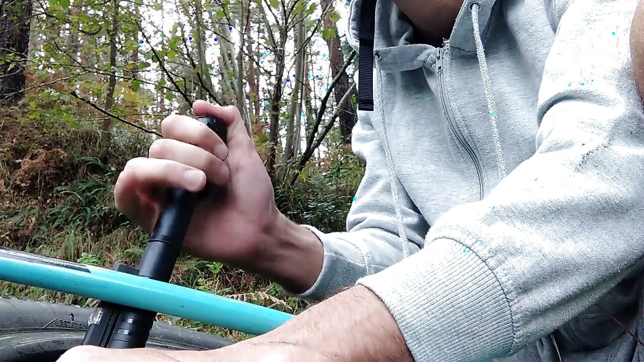 My Bicycle Wheel Punctured and I Ended up Giving the Inflator a Great Blowjob! Stranger Saw Me