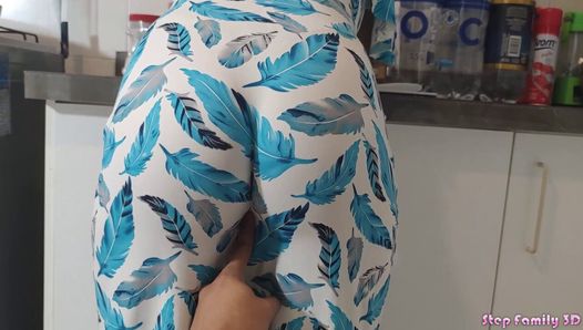 Mijn mooie stiefdochter in blauwe jurk koken is mijn seksslavin als haar verzorger niet thuis is