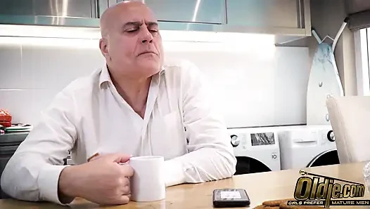 Peach Lollypop yaşlı adam benito'u mutfakta sadece Oldje'de sikiyor