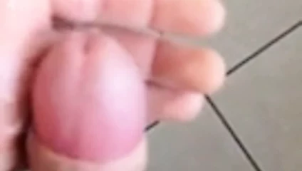 In die Hand gespritzt