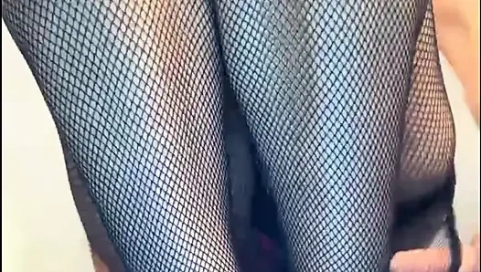 Blondine squirtet in den mund