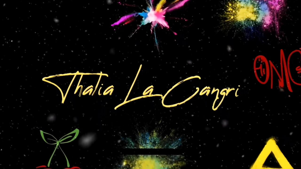 Beautiful Curvy Girl Masturbating in Close-up