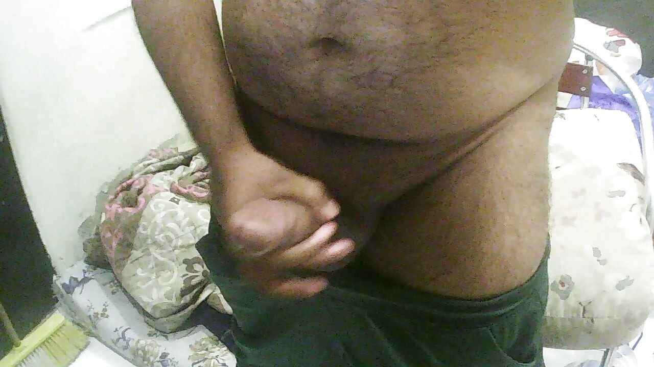 masturbándome con mi polla de mala suerte