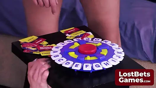 Oyuncu striptiz tartışmalarına rağmen birbirlerinin alanına saygı duyuyorlar