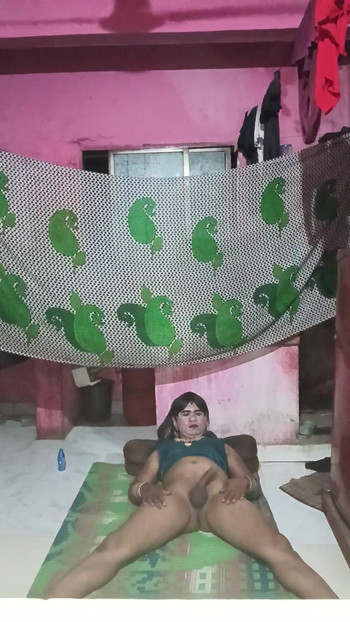 Emotivni trenutak iz "Madhuri bhabhi aj land ka pani likali"