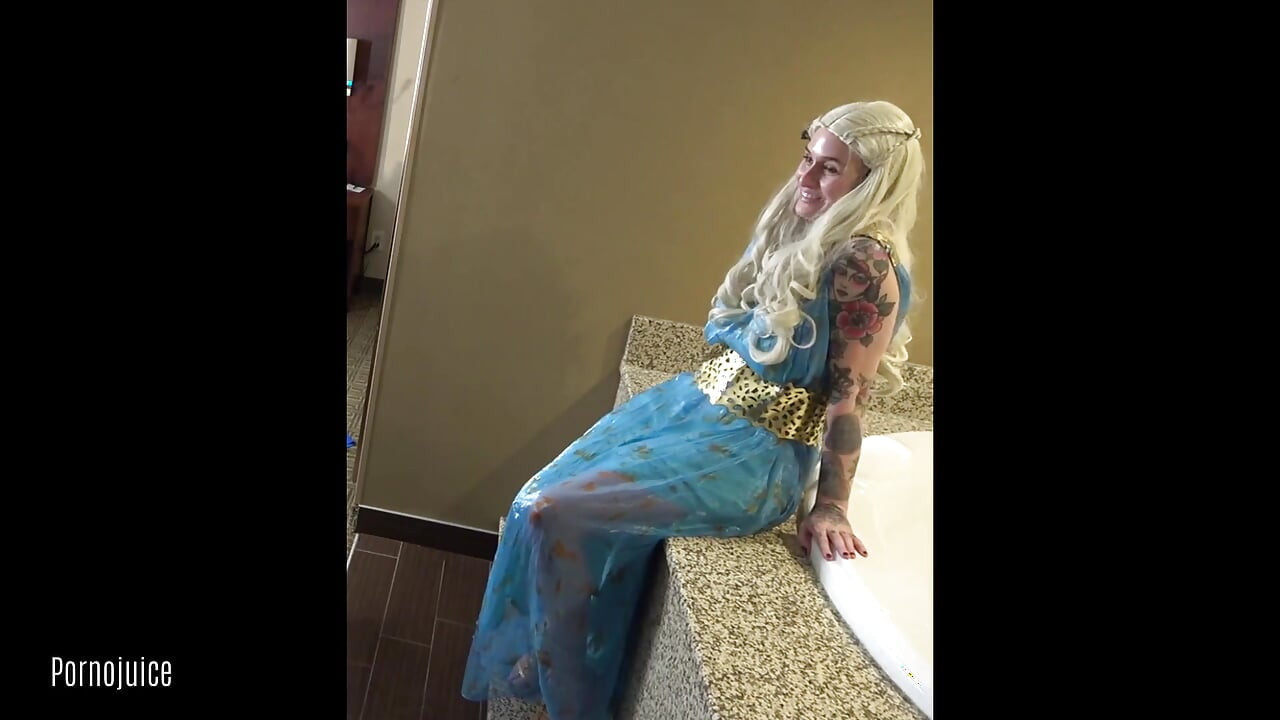 Velike Sise Brooke Lyn Rose Igra se s Velikim Crnim Muškarcem u Jacuzziju