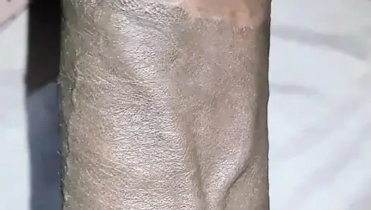 Kocamın önünde adamın yarağını emdim ve filme aldı.