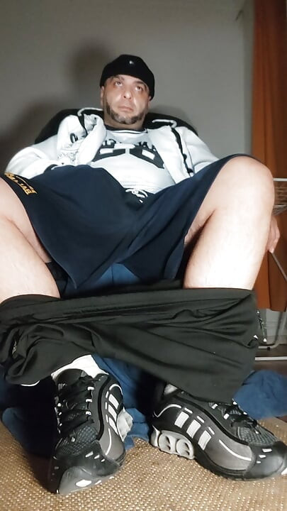 The Dregsau Dj-bro Pisses in His Pants.