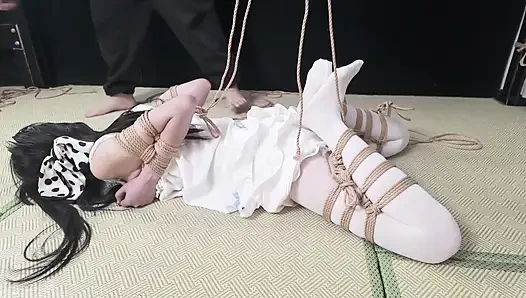 Xr24-a Girl Wearing White Clothes and White Stockings Was Hung up and Bondage Tickling