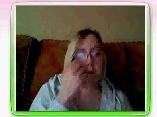 Becky aus Großbritannien ist für dich nackt vor der Webcam