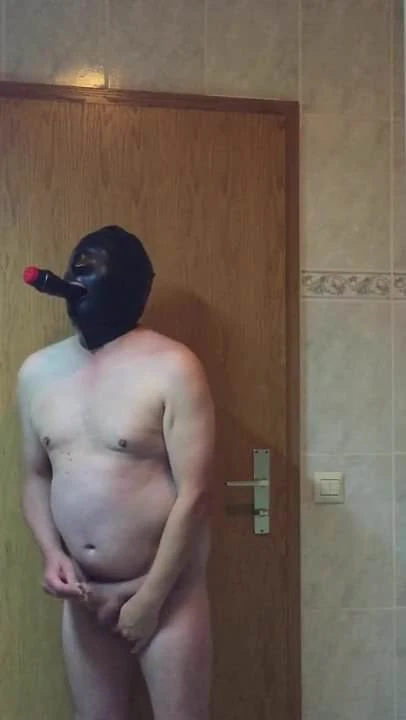 Ich habe einen Dildo fuer die Herrin Geblasen