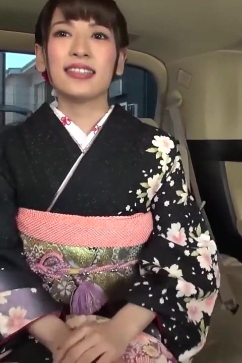 20-year-old on Her Way Home From Her Coming-of-age Ceremony - Free Commemorative Photo Shoot, She Was Tricked Into Taking Photos