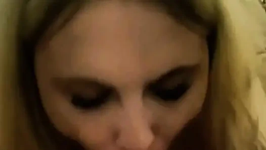 Blonde, sexy Türkin interessiert sich.