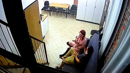 Dia memerintahkanku ke apartemen seperti pelacur